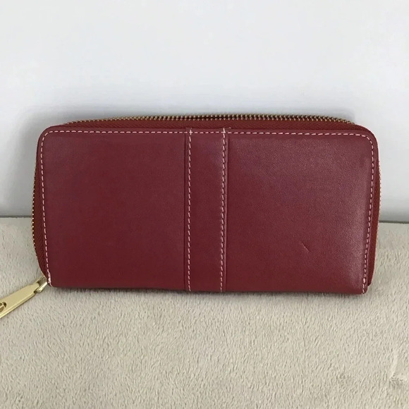 Talbots Women’s Leather Continental Long Zip Wallet Red - Picture 2 of 5